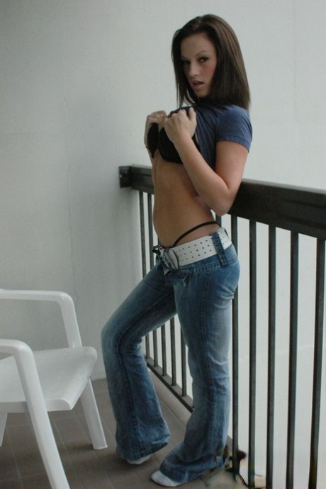 Amateur solo girl pulls down her jeans to show her ass in a thong