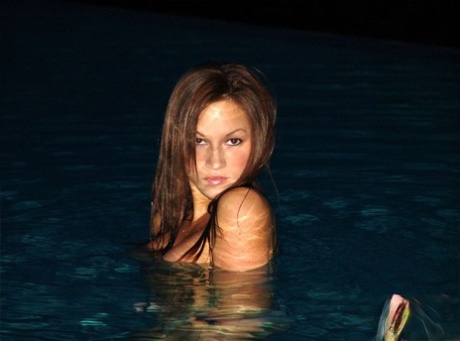 Amateur girl Kate does a bare ass grab after getting naked in the water