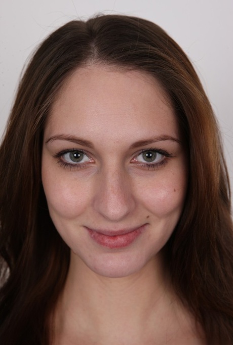 Amateur model Tereza undresses to model in the nude for first time