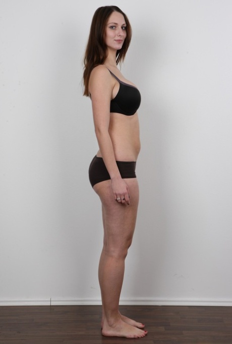 Amateur model Tereza undresses to model in the nude for first time