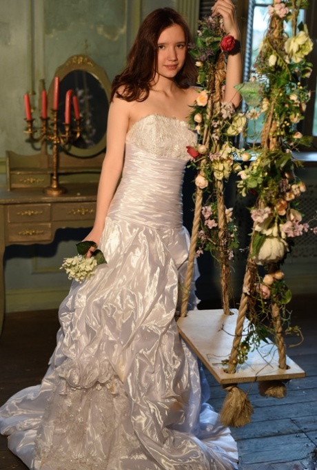 Teen bride frees her big naturals from wedding dress as she strips naked