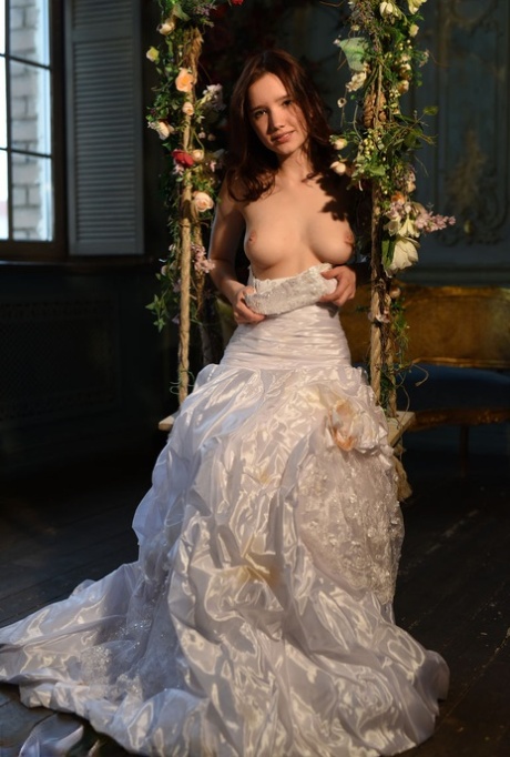 Teen bride frees her big naturals from wedding dress as she strips naked
