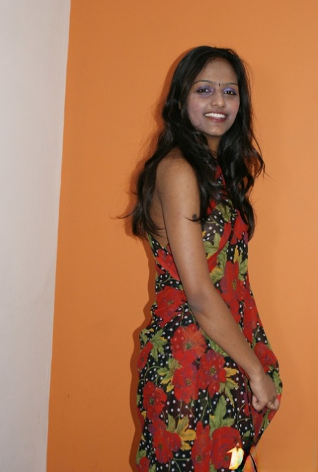 Indian solo girl bares her firm tits as she makes her nude modeling debut