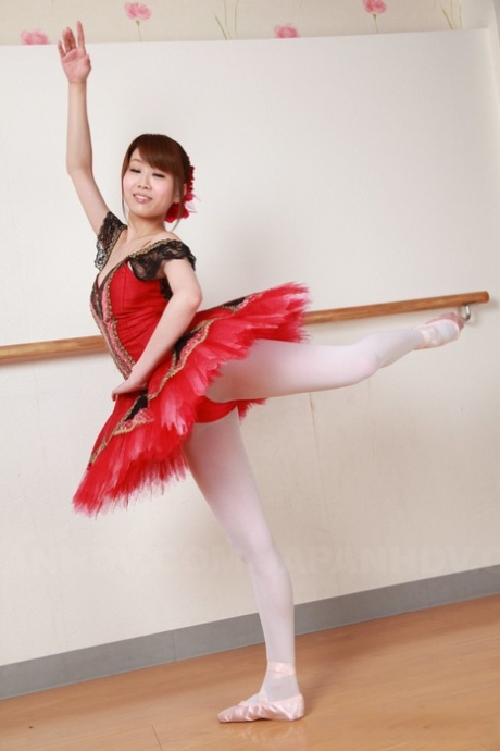 Busty Japanese ballerina Ririka Suzuki goes topless on practice
