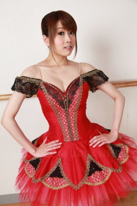 Busty Japanese ballerina Ririka Suzuki goes topless on practice
