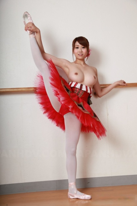 Busty Japanese ballerina Ririka Suzuki goes topless on practice