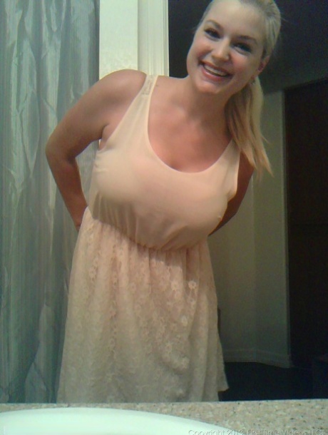 Blonde amateur Danielle Ftv dons numerous outfits for non nude selfies
