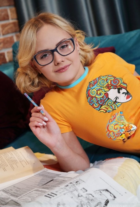 Geeky blonde teen Isabella Star proudly shows her sweet pussy in the nude