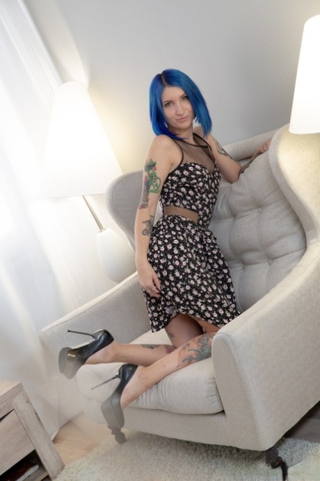 Tattooed teen Keoki Star sports dyed hair while having sex with her man friend