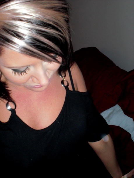 Amateur chick takes self shots while getting totally naked on her bed
