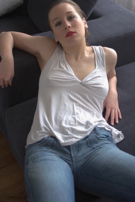 Amateur model Sofia wears her hair slicked backed while baring her butt