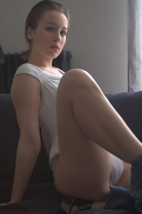 Amateur model Sofia wears her hair slicked backed while baring her butt
