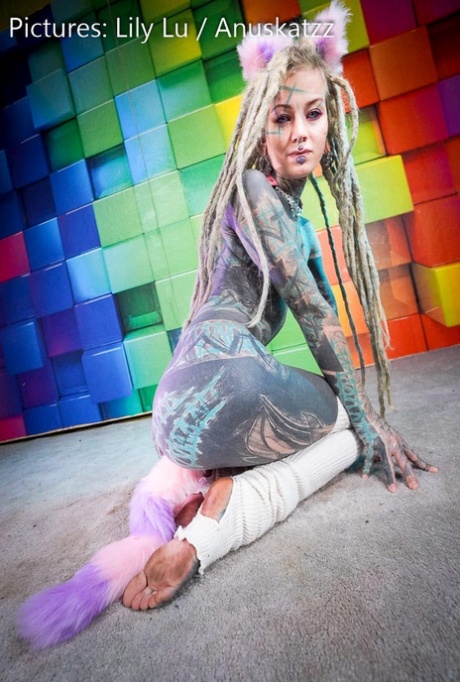Heavily tattooed chick Anuskatzz toys her asshole while sporting dreadlocks