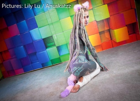 Heavily tattooed chick Anuskatzz toys her asshole while sporting dreadlocks