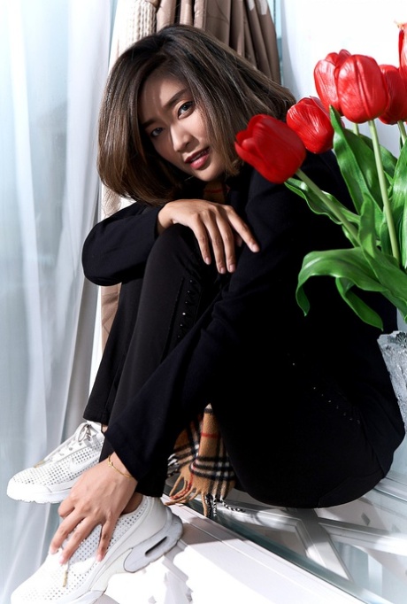 Asian beauty Apple gets bare naked with a winter scarf around her neck