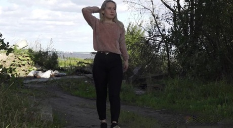 Blonde girl Nastya pulls down her pants for a badly needed pee in the outdoors