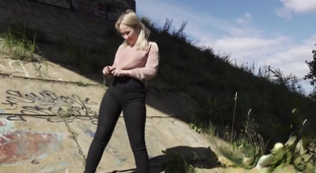 Blonde girl Nastya pulls down her pants for a badly needed pee in the outdoors