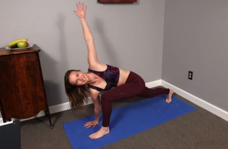 Flexible teen Stella Sedona masturbates with a banana after doing yoga