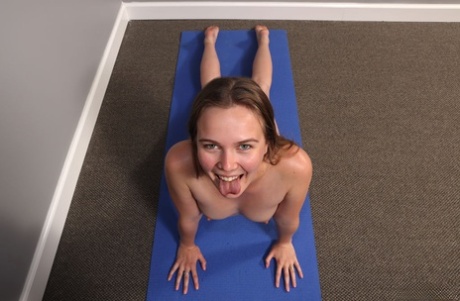 Flexible teen Stella Sedona masturbates with a banana after doing yoga
