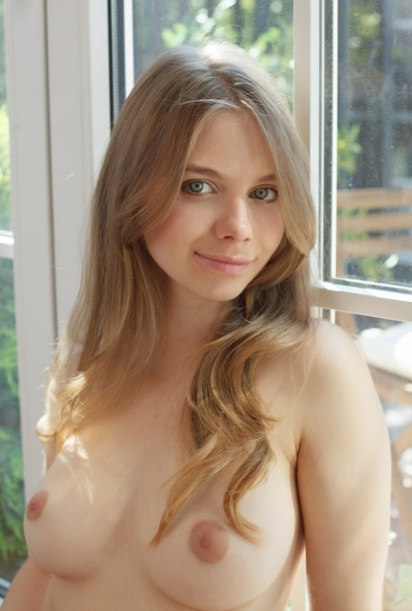 Beautiful teen Siya models completely naked in a casual fashion