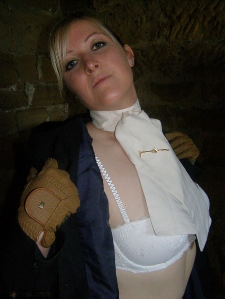 Amateur woman Samantha discards riding clothes to get naked on a tack box