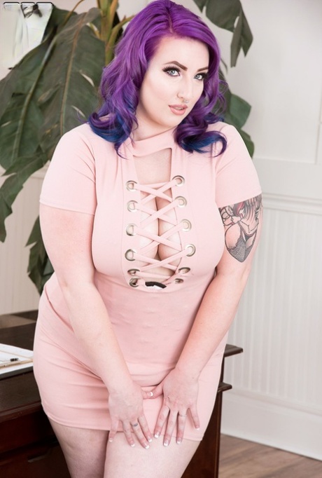 Overweight secretary Lola Rayne works her big tits and pussy free of a dress