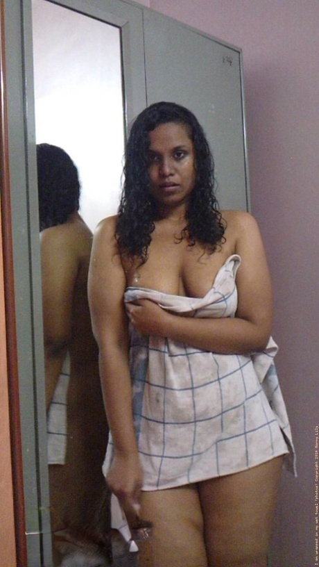 Indian plumper Lily Singh shows her bare ass and natural tits afore a mirror