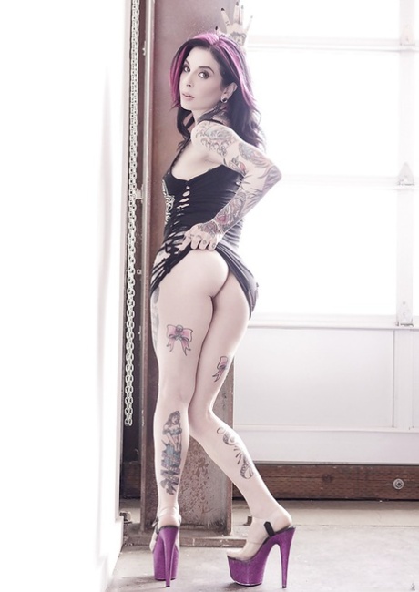 Amateur MILF Joanna Angel showing off her heavily tattooed body in the nude