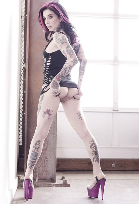 Amateur MILF Joanna Angel showing off her heavily tattooed body in the nude