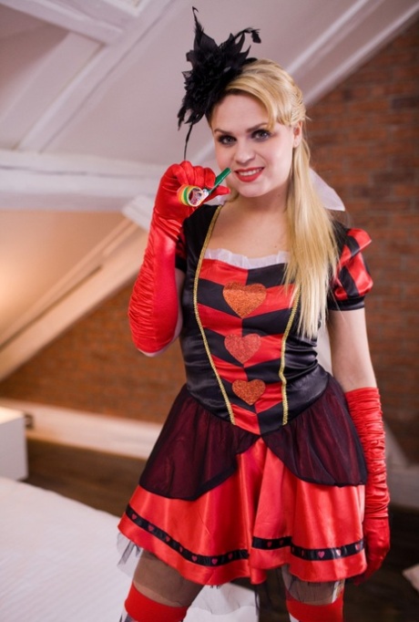 Petite blonde MILF Barra Brass enjoys a DP in a hot cosplay threesome