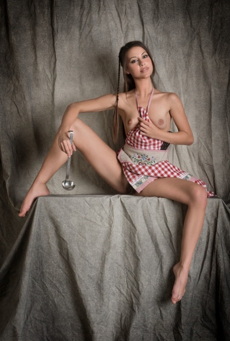 Skinny amateur model Lorena G gets rid of her apron & shows her hot nude body