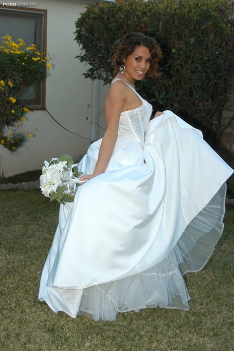 Latina bride Renae Cruz hikes her wedding dress to masturbate on the lawn