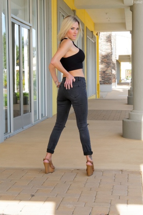 Sexy blonde Blake bares round tits & heart shaped ass in public nudity display