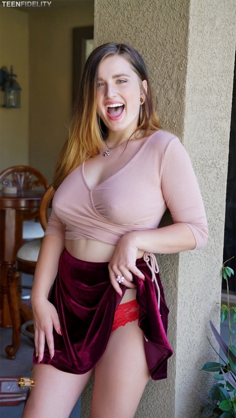 Amateur teen girl Dakota Rain reveals natural titties & tight pussy