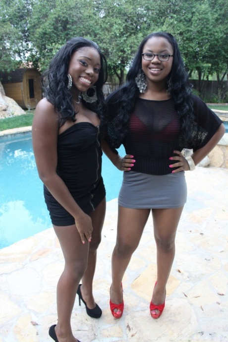 Sassy black girls Ebony Star & friend flaunt huge ebony ass outdoors