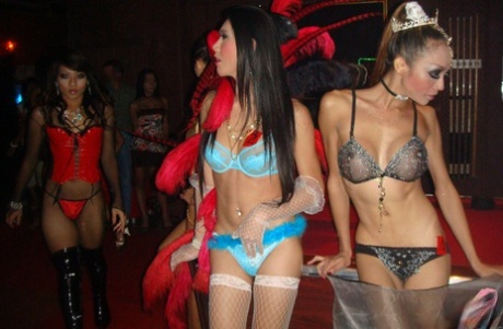 Crazy party in Thailand with shemales for every taste in amateur photos