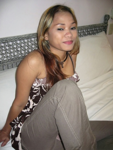 Filipina spinner Shirley rides a foreigner's cock after giving a blowjob