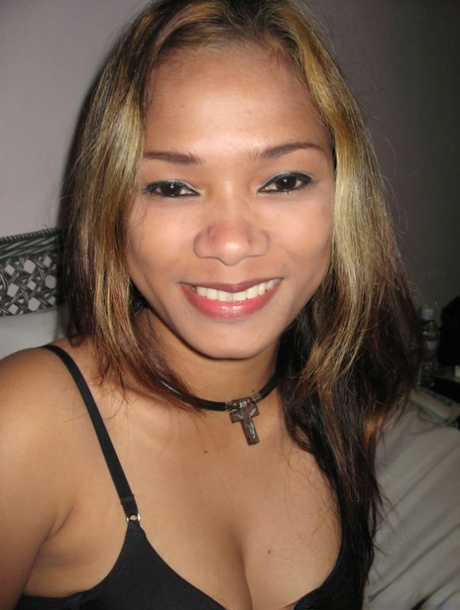 Filipina spinner Shirley rides a foreigner's cock after giving a blowjob