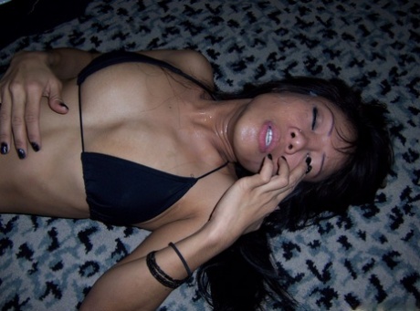 Horny Filipina Roseanne strips and showcases her skinny tattooed body