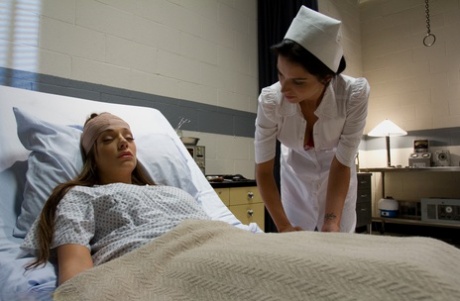 Kinky lesbian nurse Bailey Brooks resuscitates a patient with a pussy licking