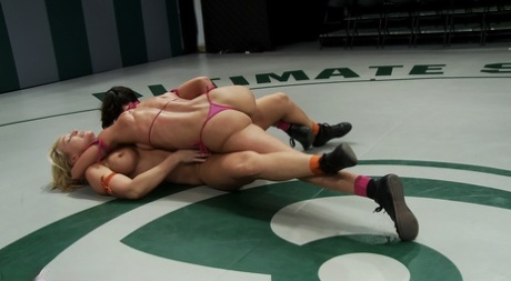 Lesbian wrestlers Wenona & Mellanie Monroe strip each other during the fight