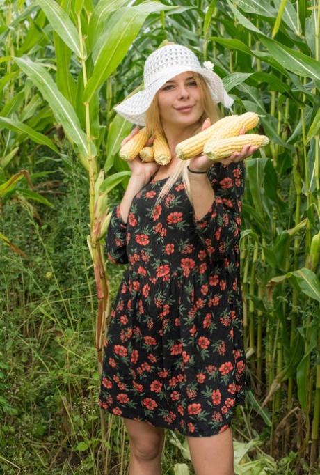 Met Art performed by Yelena Sex Images