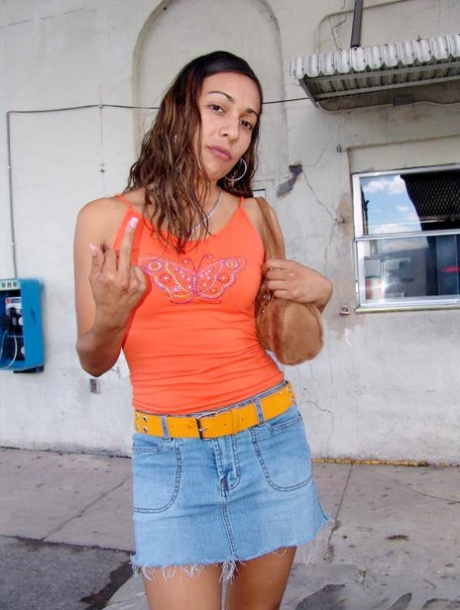 Kinky amateur Veiga shows her shaved clam in front of a stranger