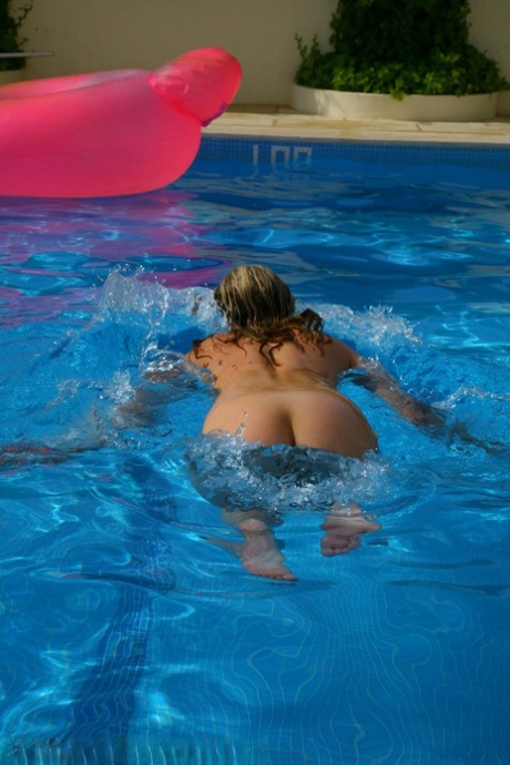 British damsel Tammy Oldham fingering her hairy pussy after a naked swim