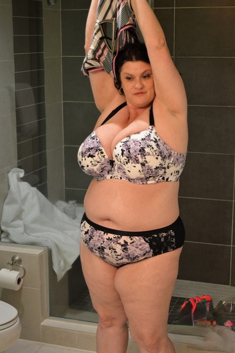 Gorgeous MILF fatty Kimmie Kaboom showering her big natural tits with milk