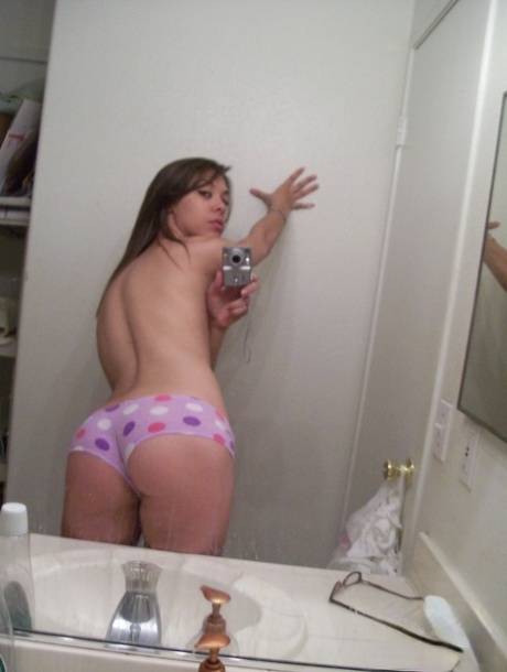 Amateur teen shows off her fine ass in panties while taking nude photos