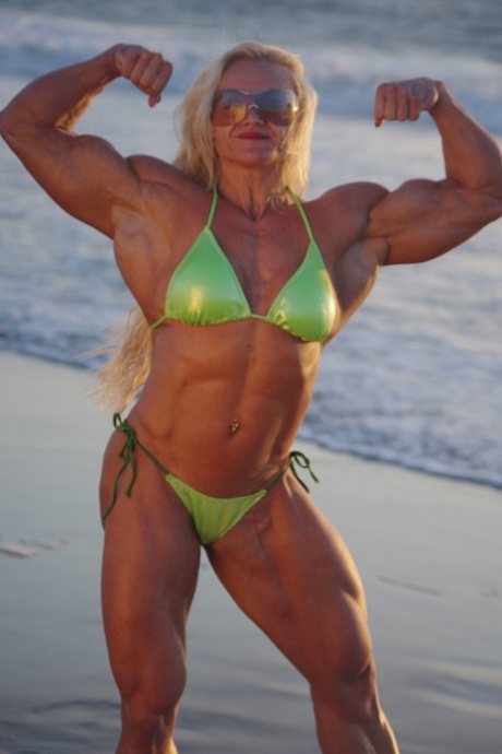 Hot Euro bodybuilder Brigita Brezovac shows her sexy muscles in her bikini