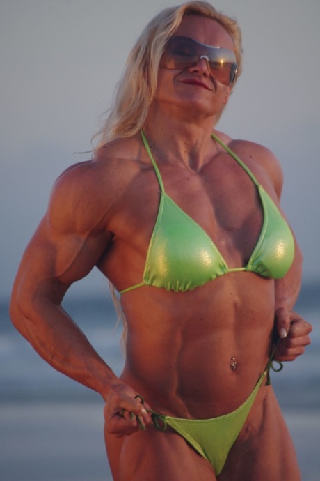 Hot Euro bodybuilder Brigita Brezovac shows her sexy muscles in her bikini