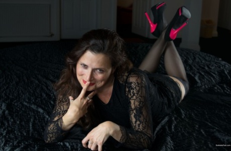 Breathtaking MILF Alice Cash poses in her sexy lace lingerie and heels