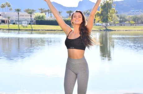 Fit amateur babe Kara strips her leggings in public & shows her bubble booty